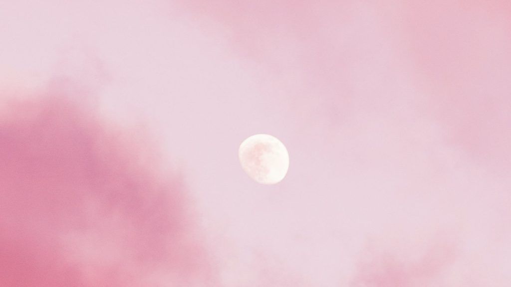 The strawberry full moon in June 2023, and its effect on the zodiac signs