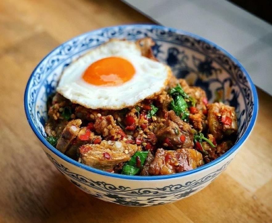 Where to find the best pad krapow in Bangkok