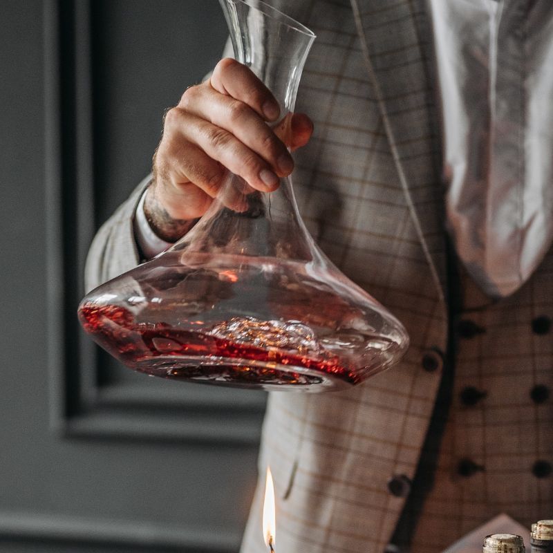 Wine Decanter Guide (7 Types, How to Use, Buying Tips)