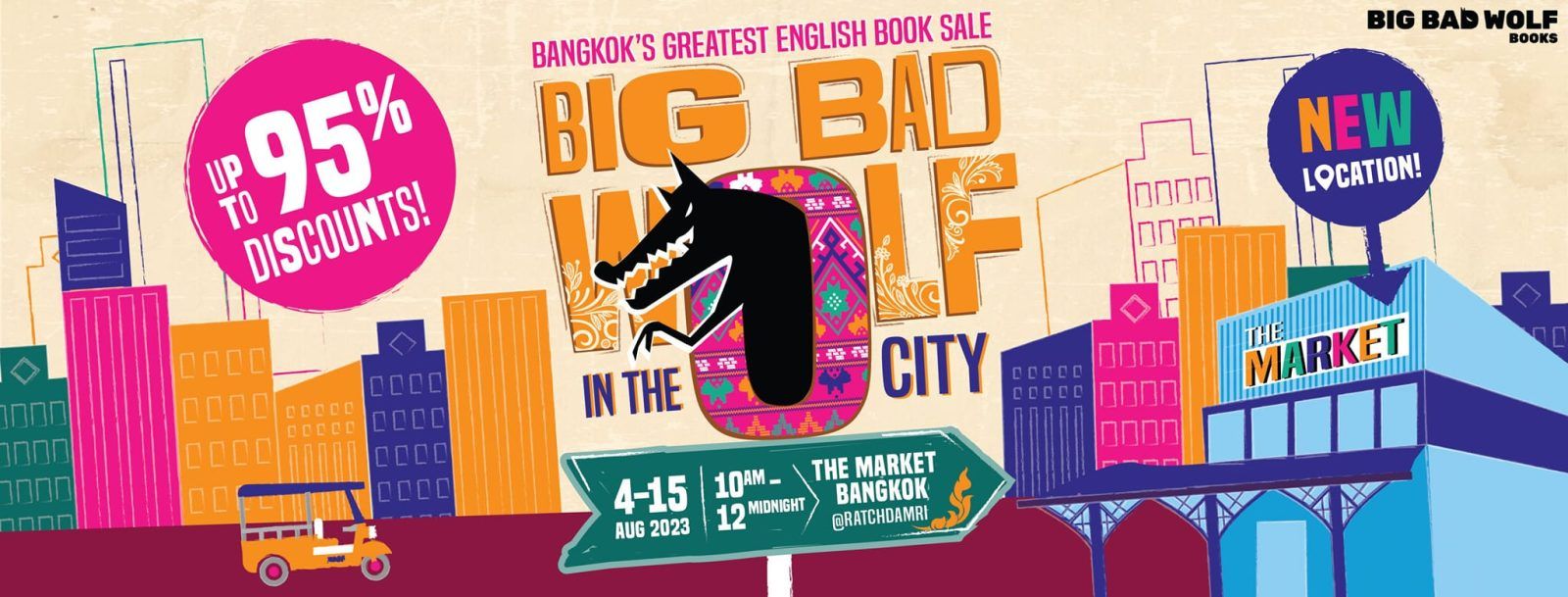 Un uomo ha visto guardare i libri scontati al Big Bad Wolf Book sale 2022 a  Muang Thong Thani. Il Big Bad Wolf Books sale, noto anche come il più  grande libro sale del mondo, è iniziato in Malesia nel 2009 e da allora si  è esteso a 34 città in 13 nazioni