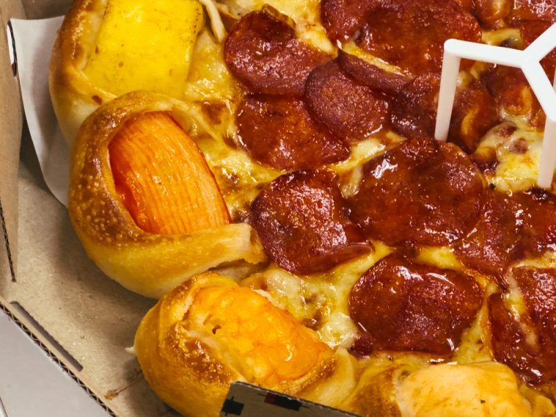 We tried the Pizza Hut sushi pizza here in Thailand so you don’t have to