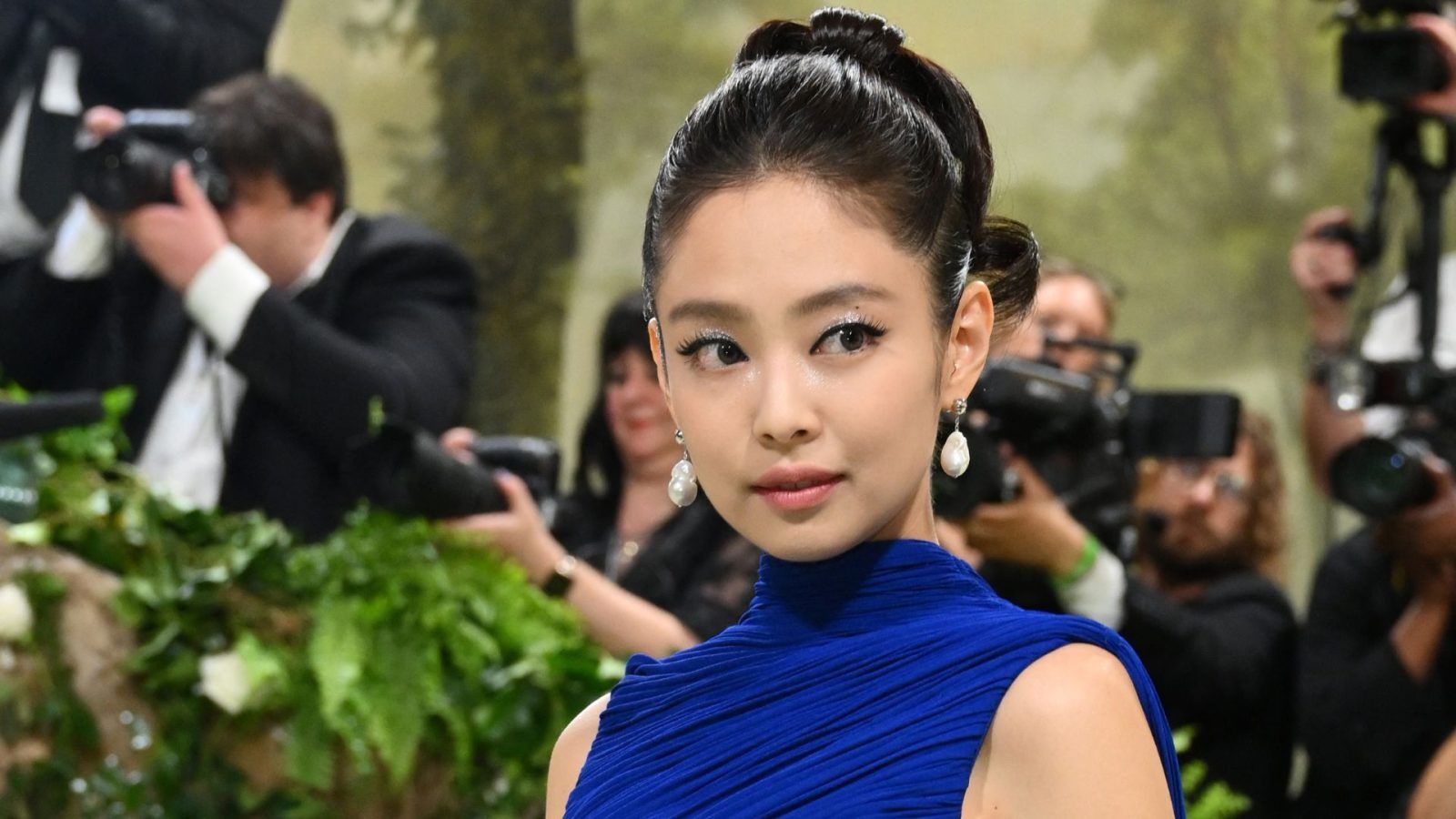 Gallery: Korean celebs shine on the Met Gala red carpet 2024