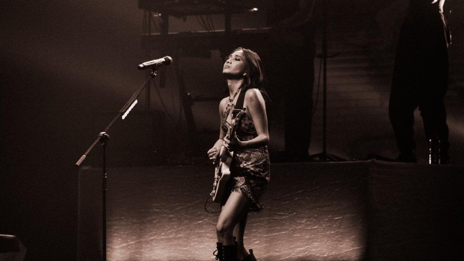 Indonesian artist NIKI is bringing her Buzz World Tour to Bangkok in 2025