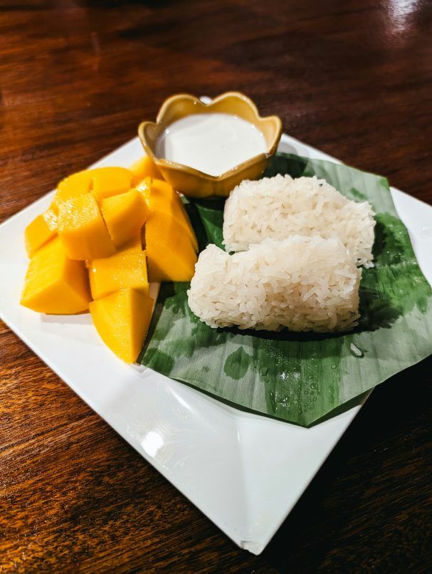 7 street food stalls for the best mango sticky rice in Bangkok ...