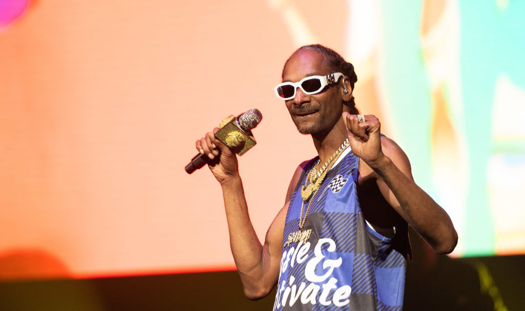 Snoop Dogg debuts wine honouring “convicts turned colonists” — the Snoop Cali Red