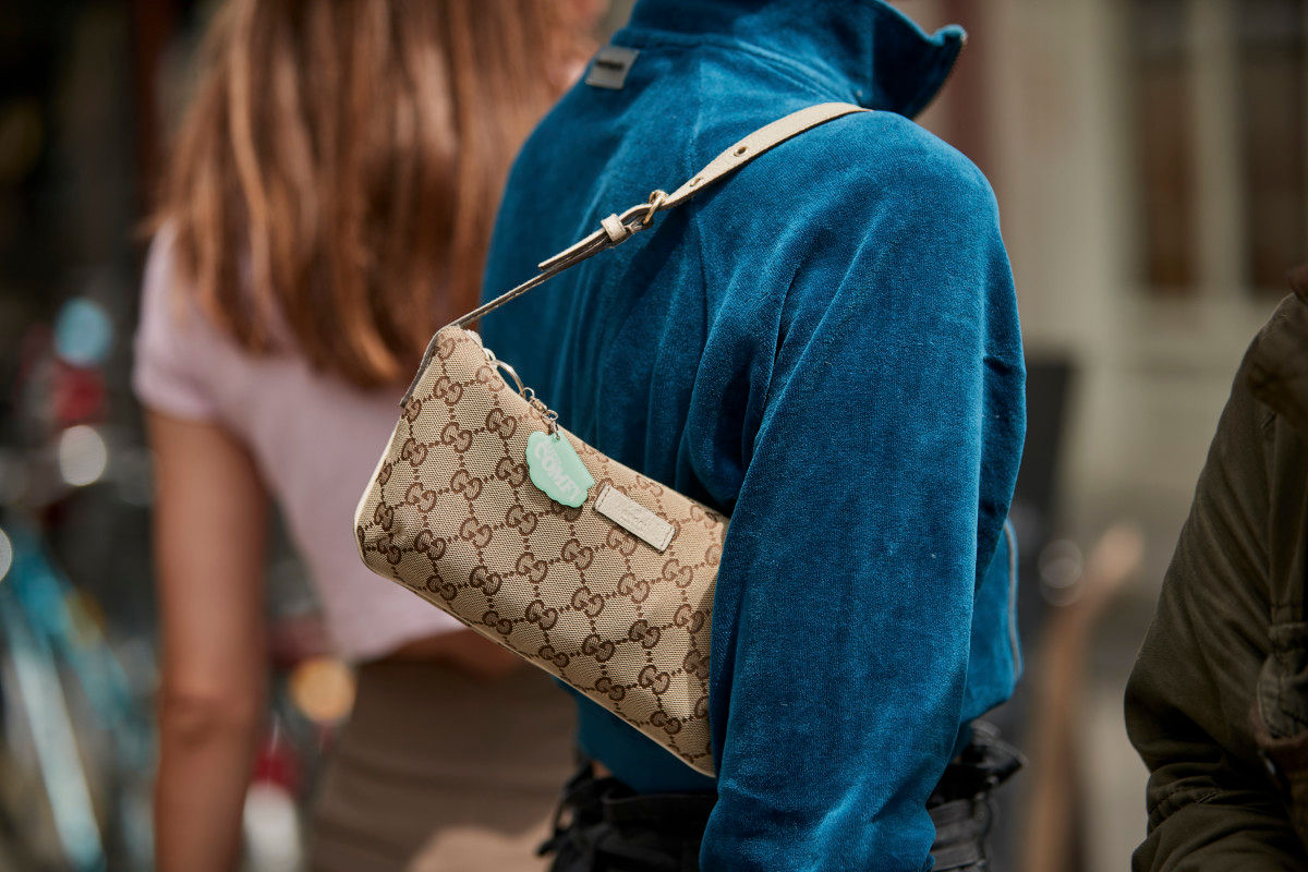 The '90s Shoulder Bags Are Back!