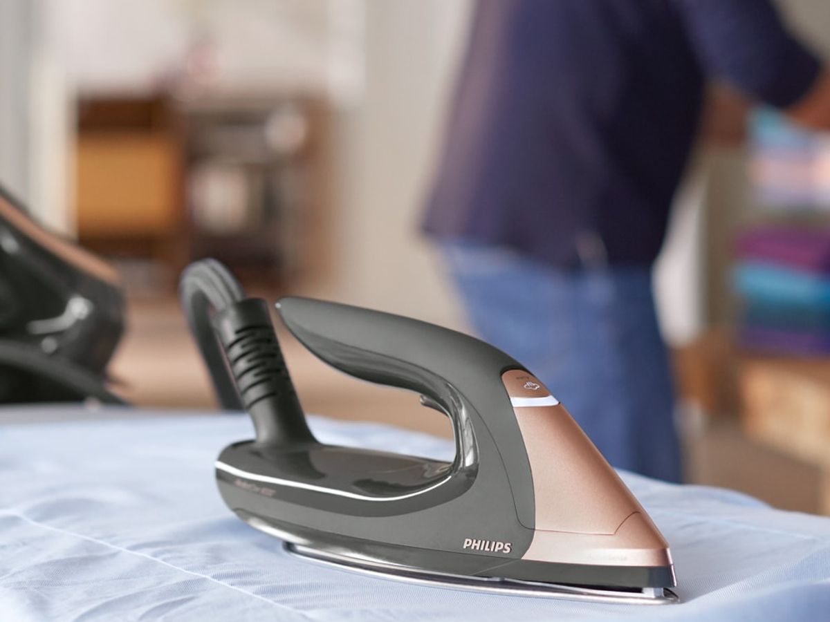 Review: The Philips PerfectCare 9000 iron smooths out laundry wrinkles