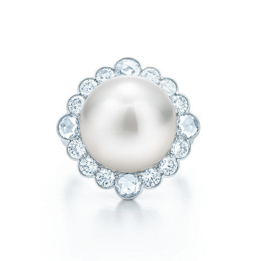 Tiffany & Co. ring in pearl, diamond and platinum