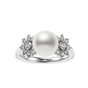 Mikimoto ring in pearl, diamond and white gold
