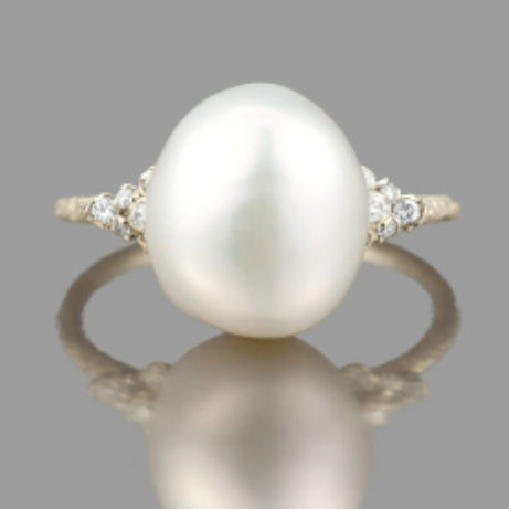 Kataoka ring in pearl, diamond and gold