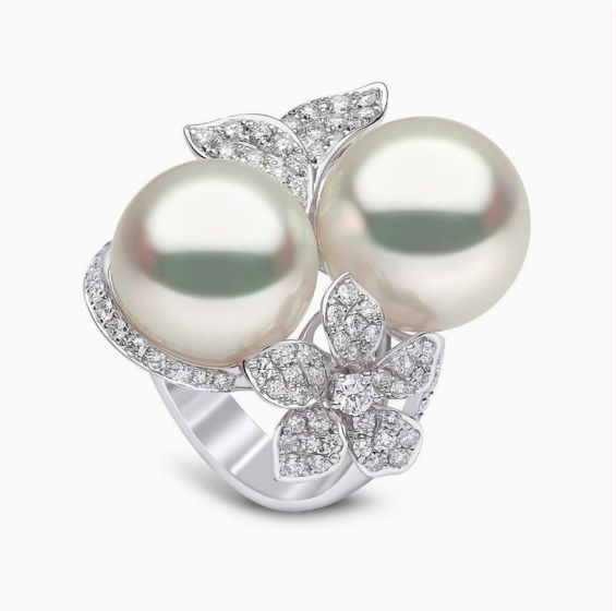 Yoko London ring in pearl, diamond and white gold