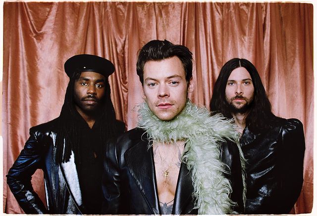 New trend alert: Harry Styles retro boa accessory is a need right now