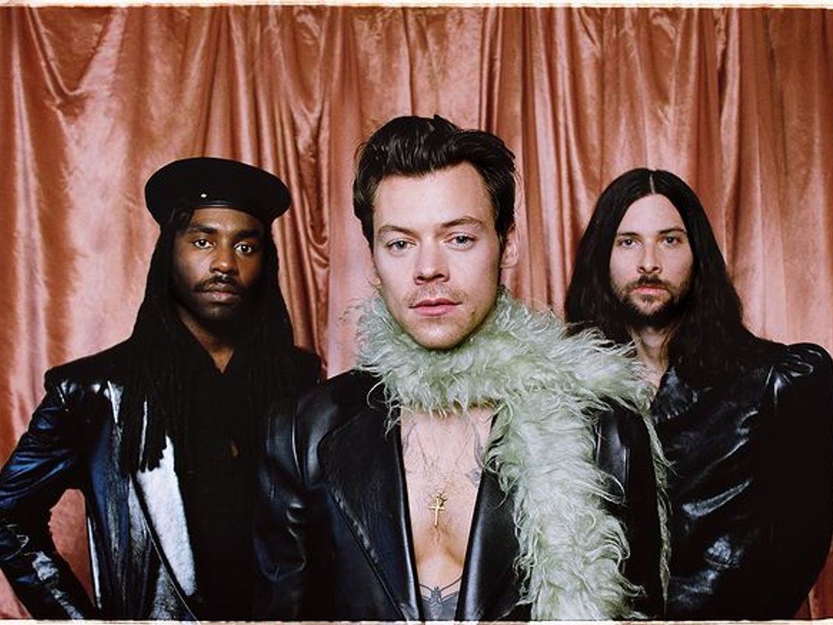 New Trend Alert Harry Styles Retro Boa Accessory Is A Need Right Now