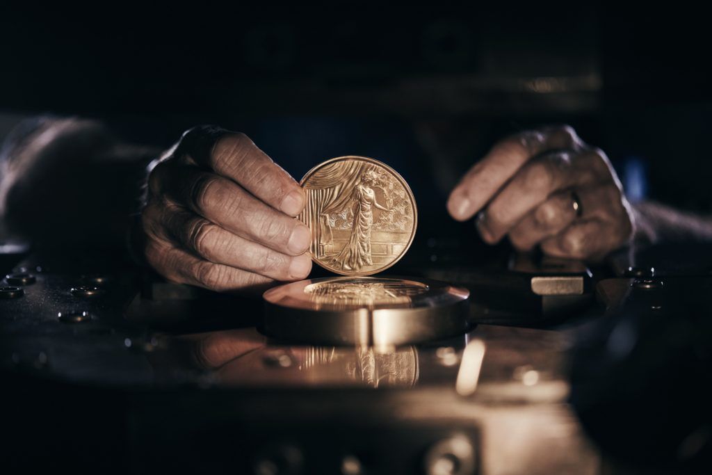 A closer look at LOUIS XIII Time Collection — 1900 unique medal
