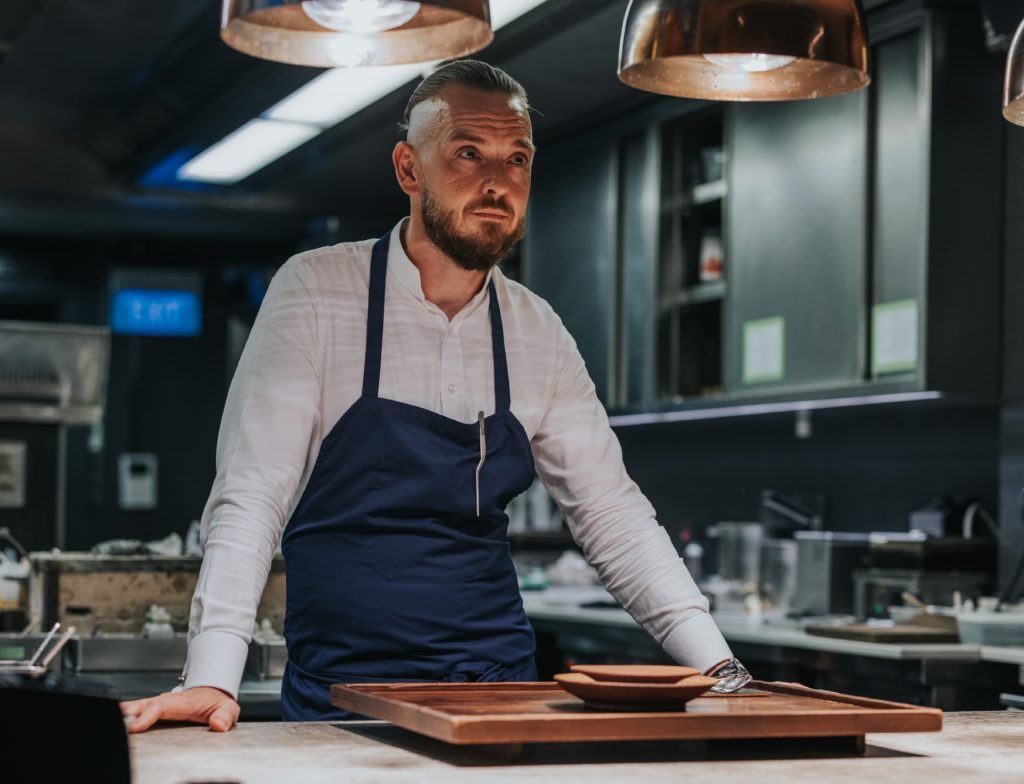 Which restaurants receive stars for the Michelin Guide Singapore 2021?