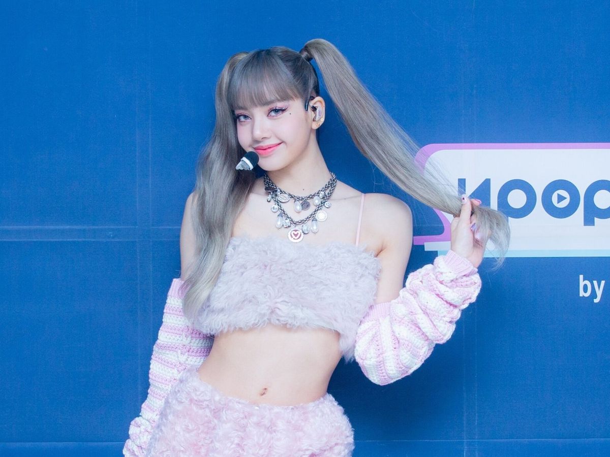 Miu Miu スタジャン BLACKPINKリサ着用 BLACKPINK LISA リサ Miu Miu スタジャン BLACKPINKリサ着用 BLACKPINK LISA リサ