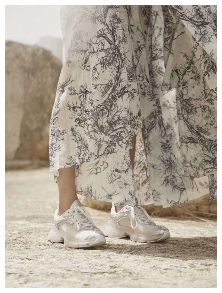 Dior on X: See the @Technogym bench from the 'Dior and Technogym Limited  Edition' collaboration  available January 2022. The  #DiorVibe look from #DiorCruise 2022 by Maria Grazia Chiuri includes  #DiorID sneakers