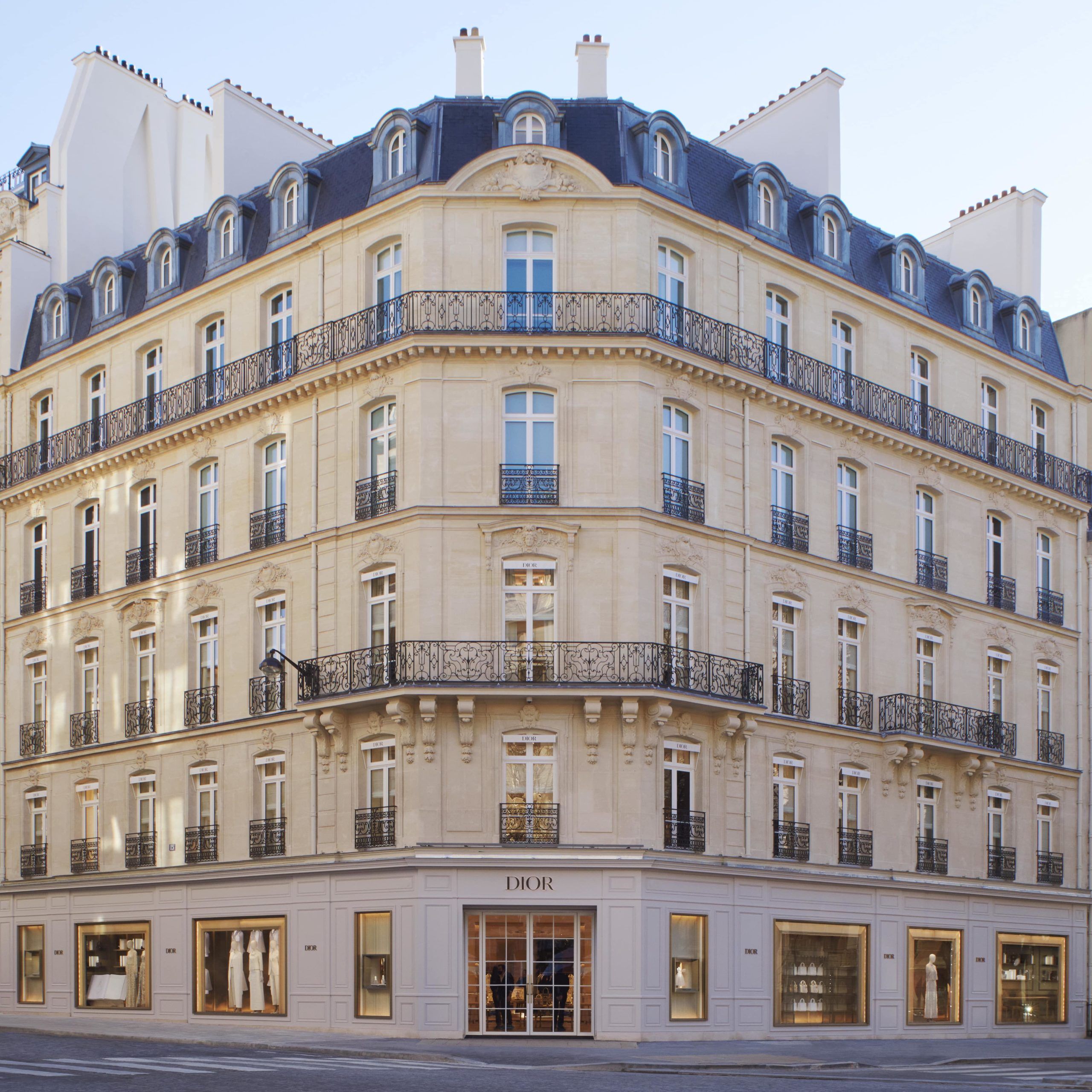 Dior  A new shop on the ChampsÉlysées  News  Luxe Magazine