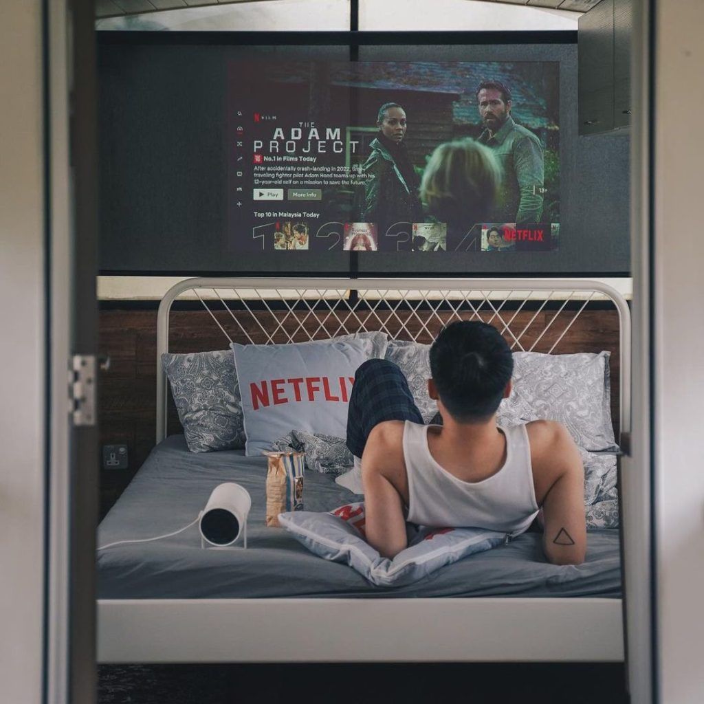 Review: Enjoy the big screen anywhere with Samsung The Freestyle