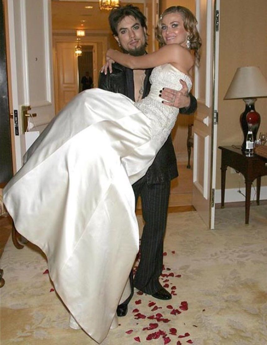 An unusual wedding of Carmen Electra and Dave Navarro