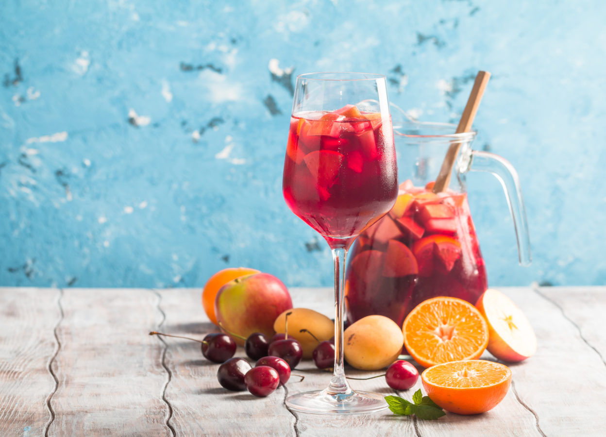 10 refreshing and delicious sangria recipes for a dinner party