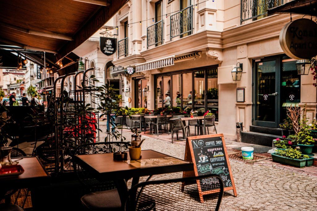 5 cafes and eateries that inspired some of the world’s greatest books