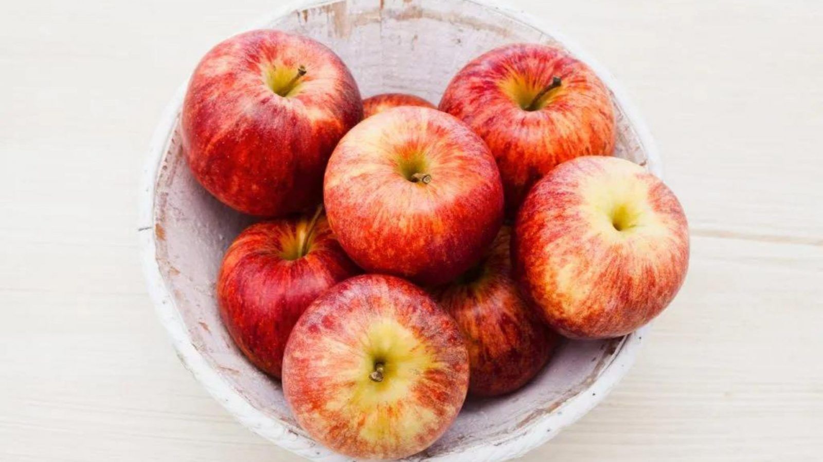 Should you refrigerate apples to keep them fresh?