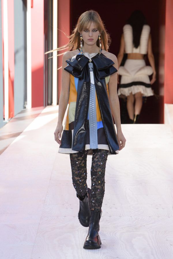 9 best looks Louis Vuitton Spring/Summer 2023 supersizes on details