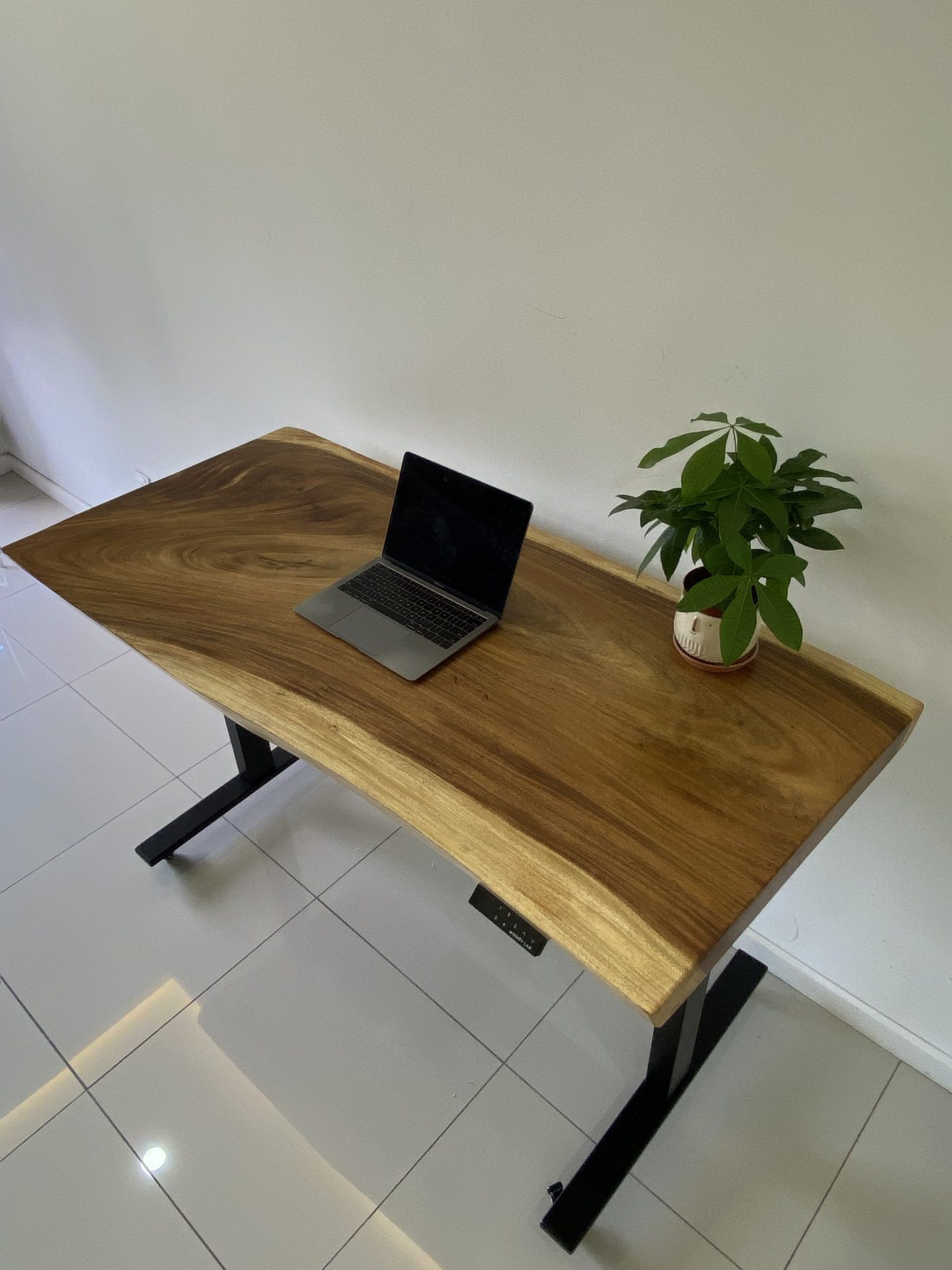 Review The Suar, Woody Lab’s hardwood standing desk