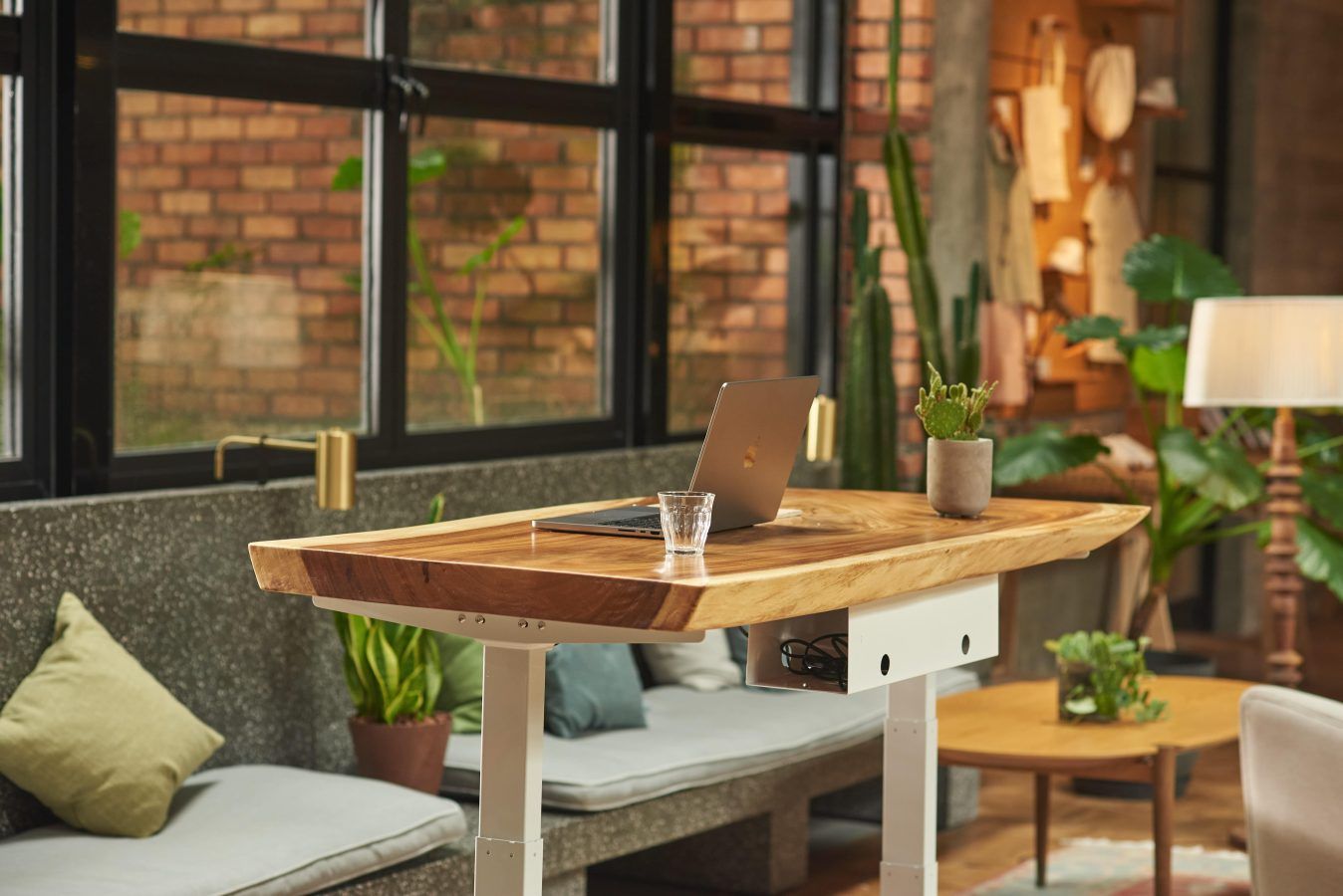 Review: The Suar, Woody Lab’s gorgeous hardwood standing desk