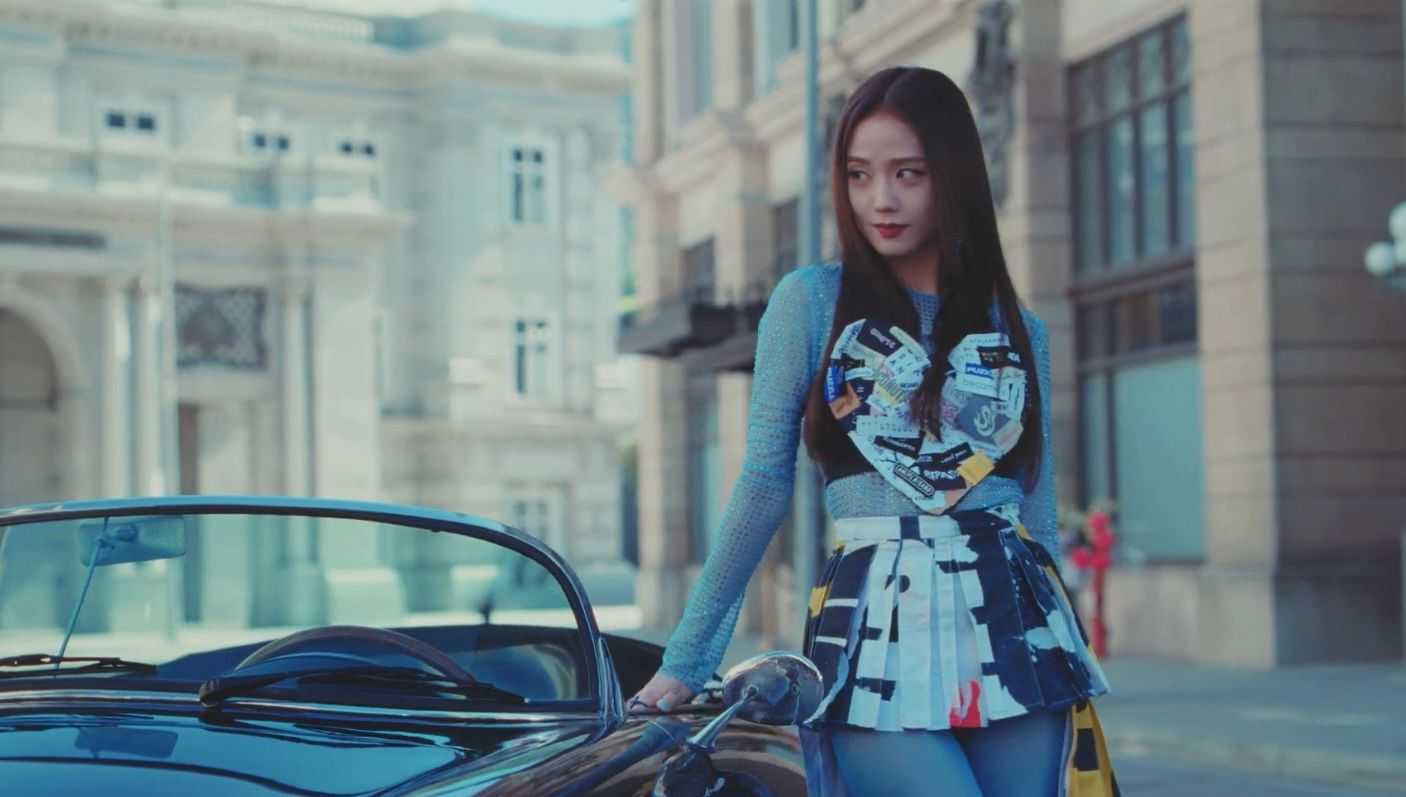 All the stunning looks that Jisoo wore in the music video for 'Flower'