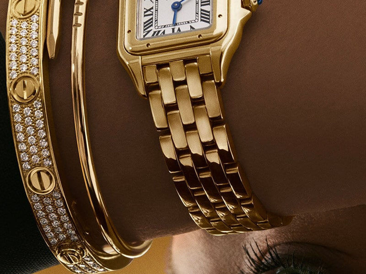 Elegance meets luxury with this stunning Louis Vuitton women's wristwa