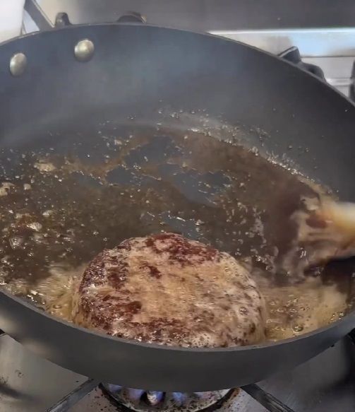 Gordon Teaches Why You Should Cook With Non-Stick Pans