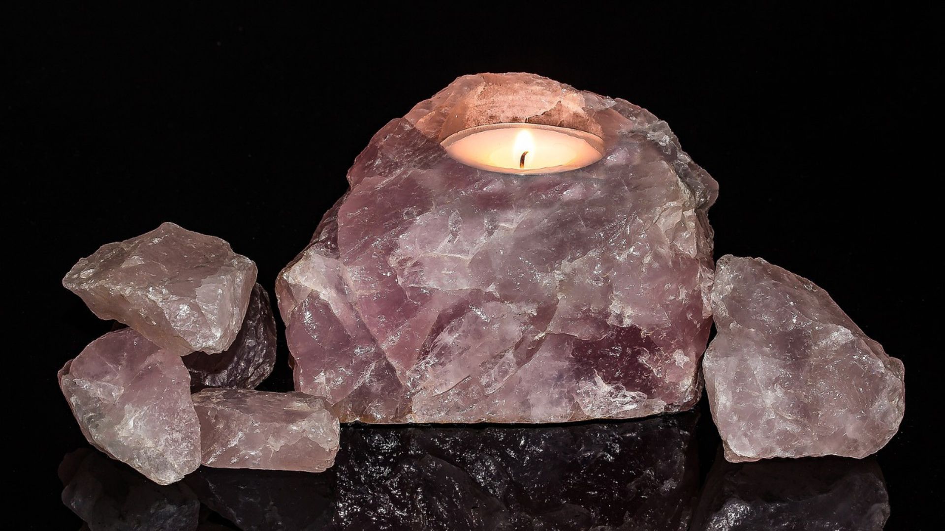 Lucky August birthstone according to Chinese zodiac
