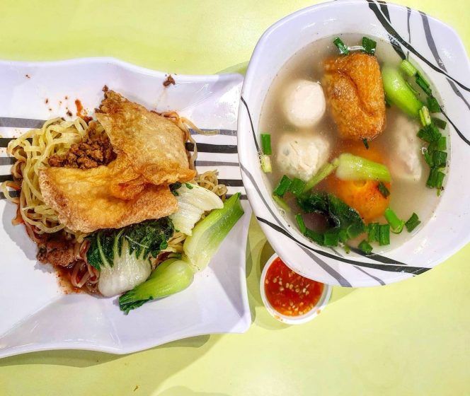 12 hawker stalls for the best food at Holland Drive Food Centre