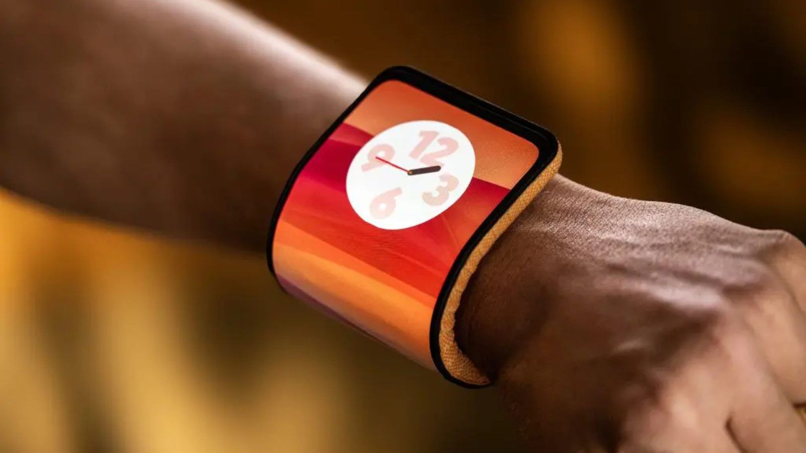 Motorola’s new design bends adaptive display around your wrist