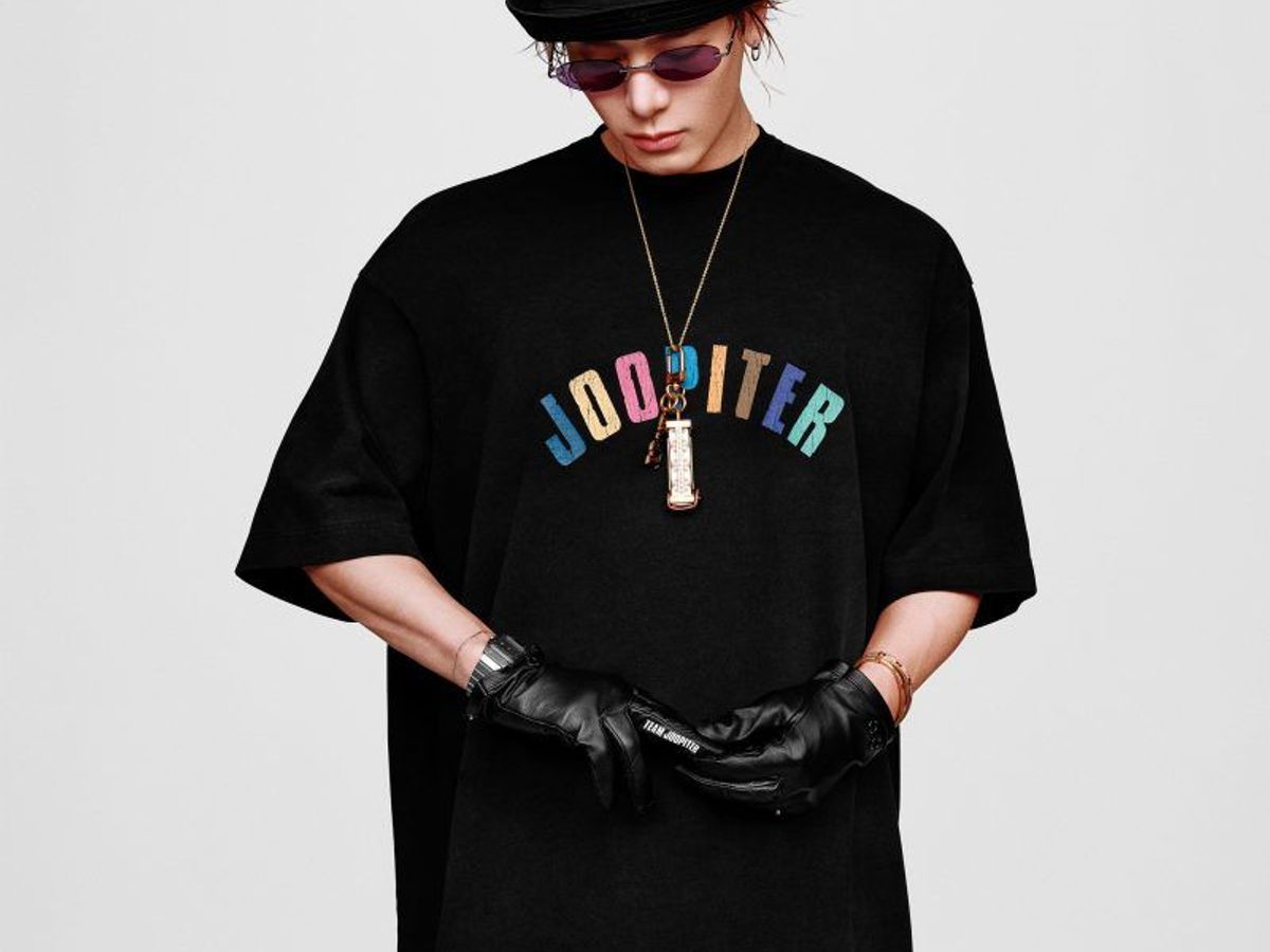 Jackson Wang to auction off belongings with JOOPITER