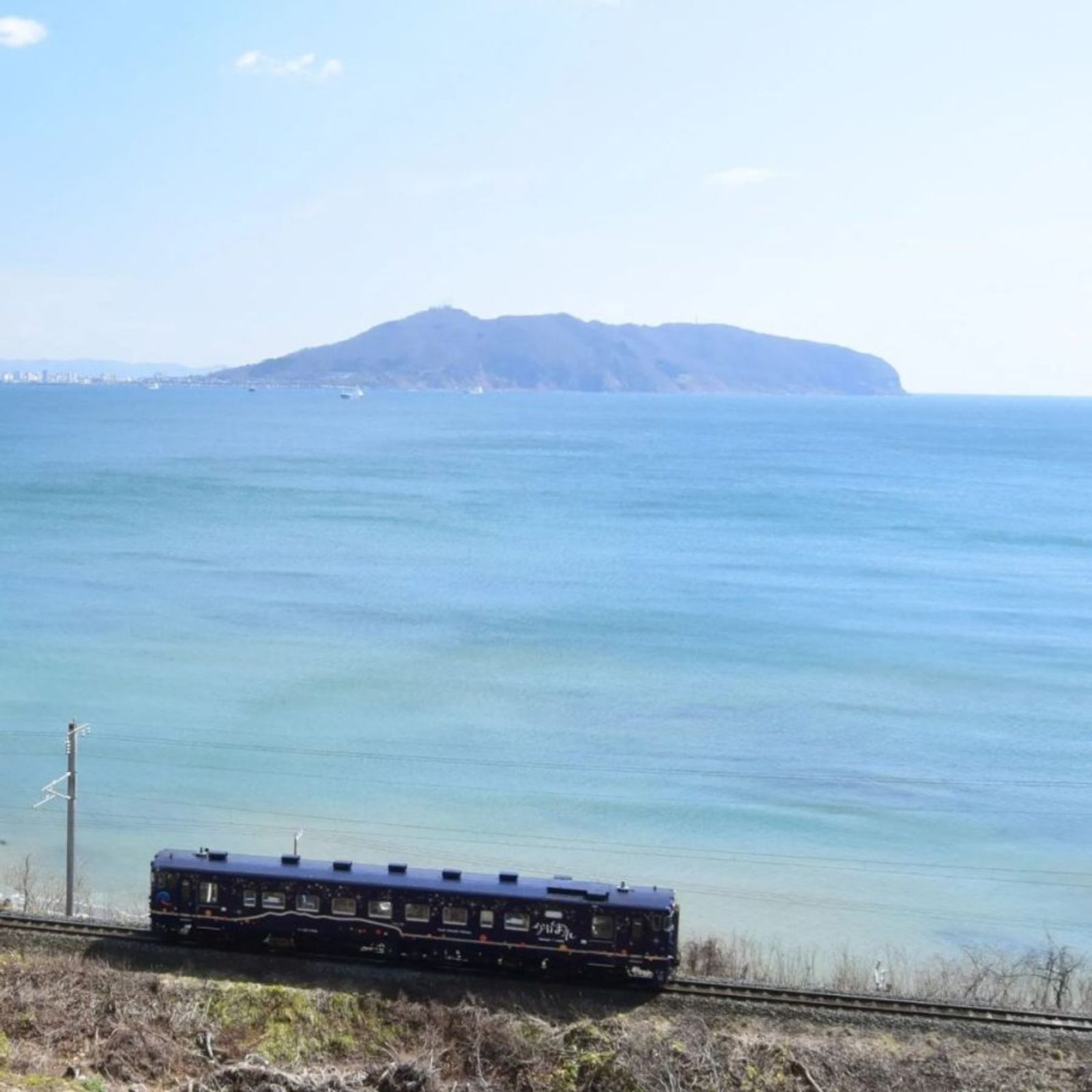 Star Rill Train Hokkaido’s Red Star & Blue Star trains offers luxury rides to tourists ...