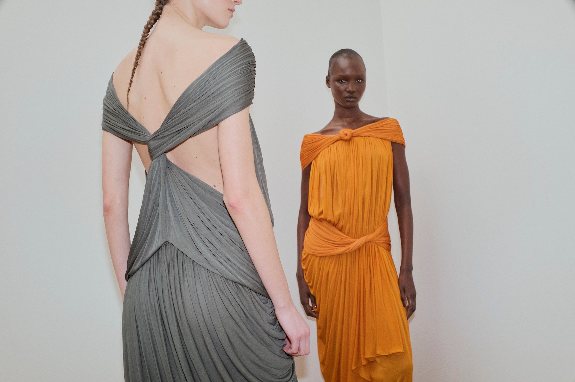 Tory Burch Fall/Winter 2026 is both pragmatic and tactile, knotted in  nostalgia