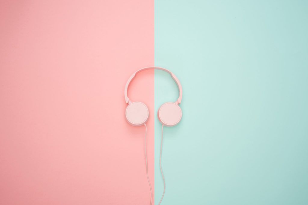 5 best podcasts every entrepreneur needs to listen to