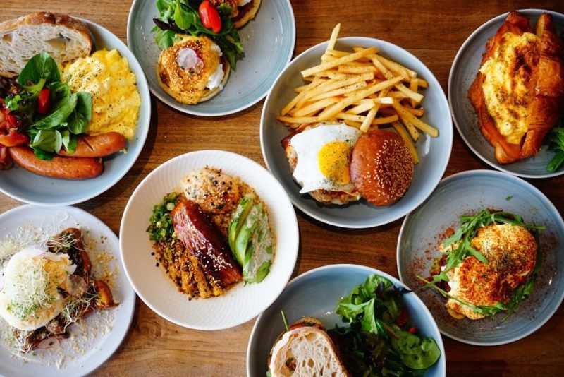 Lola's Cafe