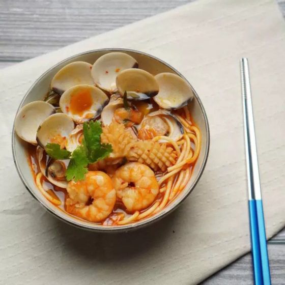 Jjampong (Korean spicy seafood noodles)