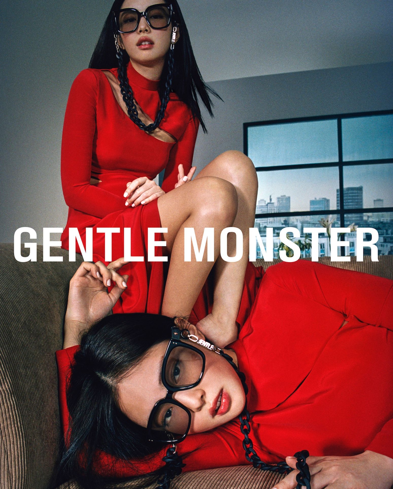 Jennie wears the Kuku sunglasses with the Onyx eyewear chain (Photo credit: Gentle Monster)