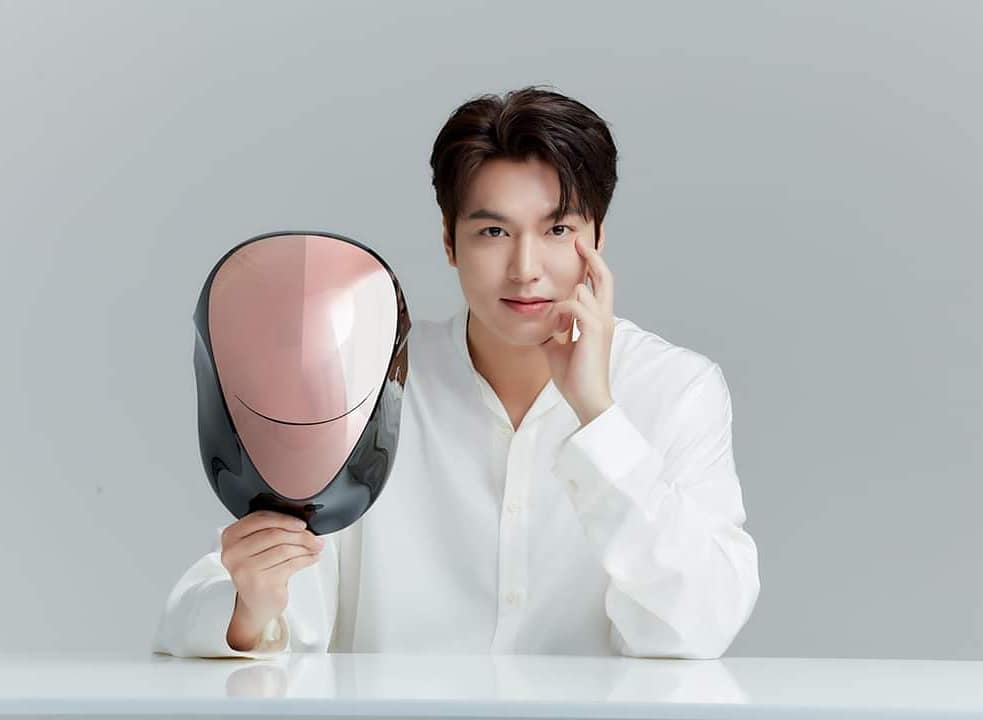 Review We test Cellreturn the LED mask Korean celebrities swear by