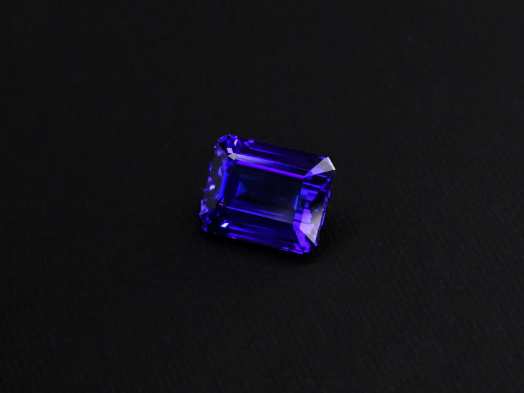 A 7.8-carat tanzanite in Arte Oro's collection. (Photo credit: Arte Oro)