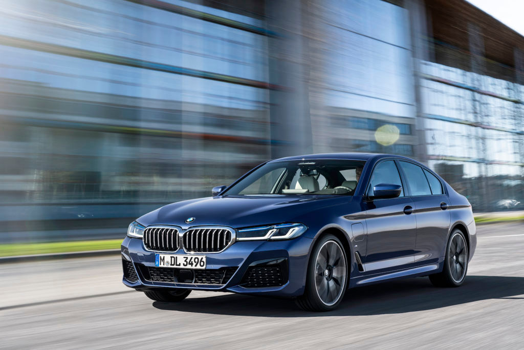 The new BMW 530e perfectly blends efficiency, innovation and performance in a luxury sedan