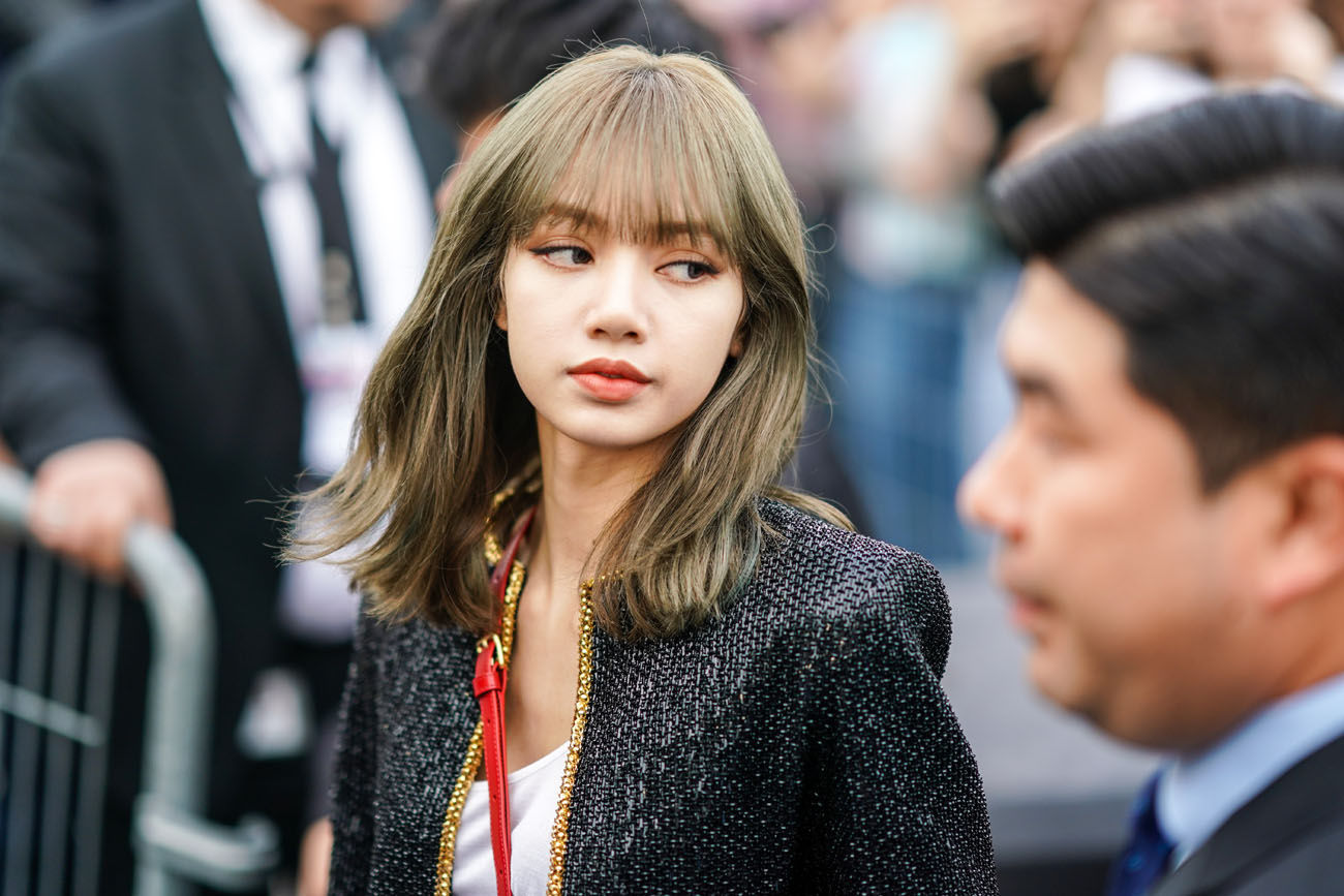 BLACKPINK Lisa Reveals How Bad Her Hair Has Turned After Frequent Change of  Hairstyles Color