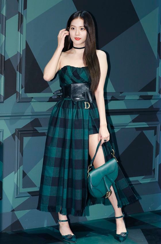 Jisoonly  BlackPink Jisoo Vietnam Fanpage  Outfit của Jisoo tại sự kiện  Dior hôm nay  Bustier Jumpsuit  3600 833 triệu Frinfed Skirt   2700 625 triệu Saddle Belt 