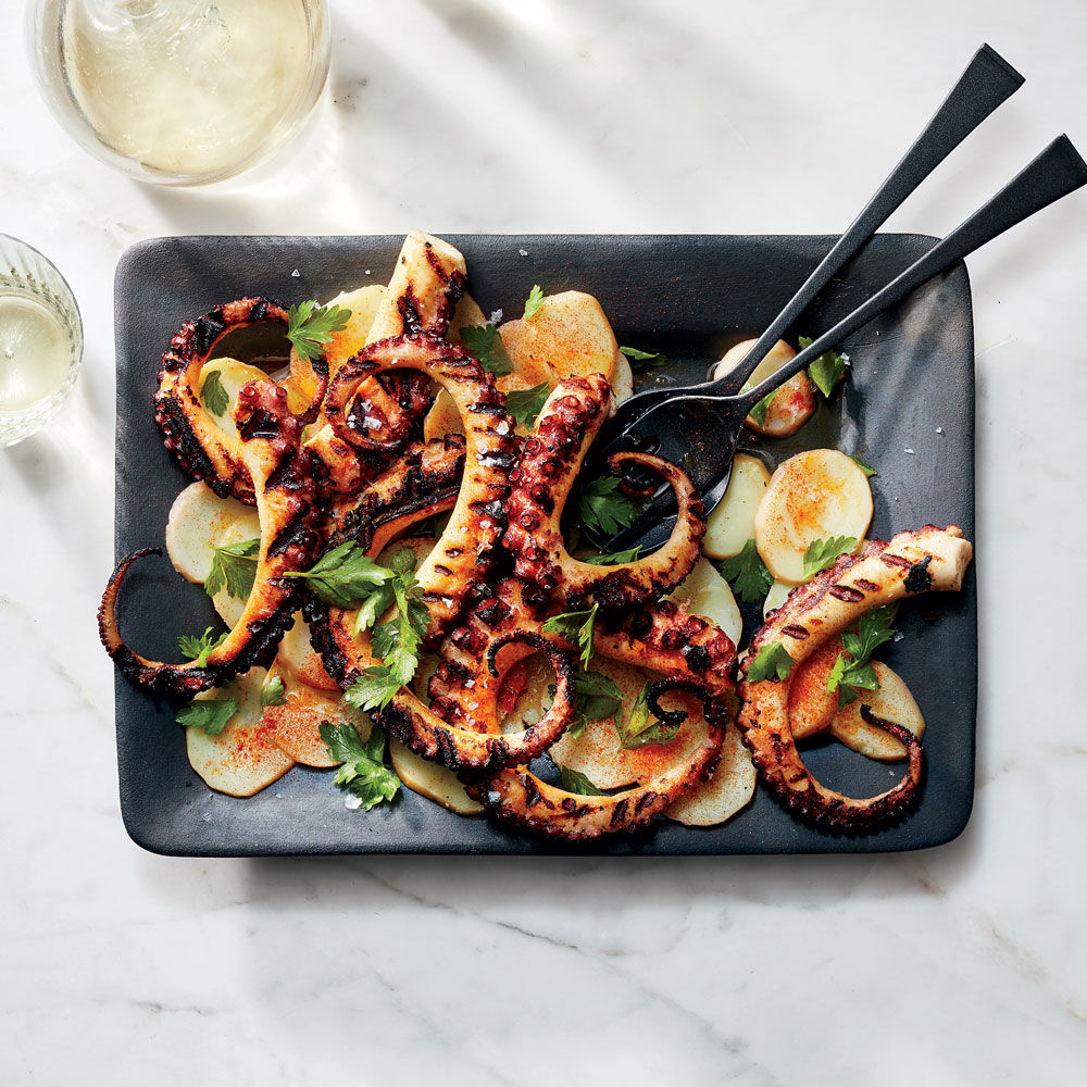 Pulpo á Feira Pulpo a la Gallega (Grilled Octopus with Potatoes)