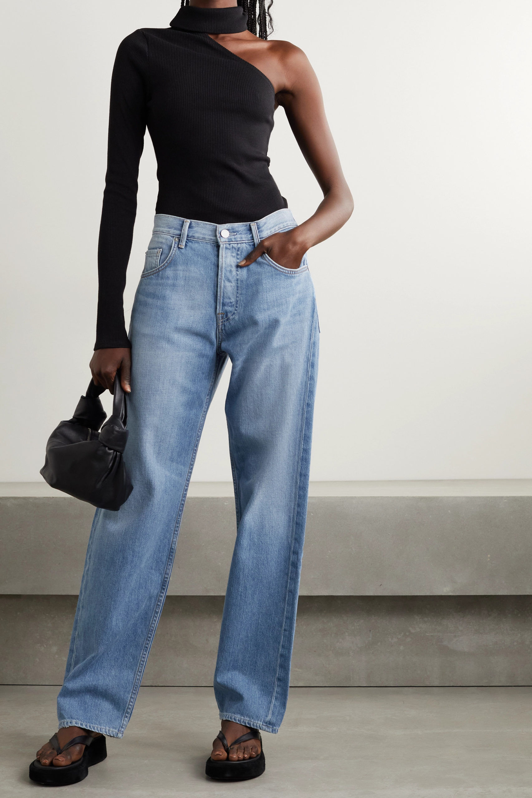 Skinny Jeans vs Baggy Pants: Which Style Would Suit Your Body Better?